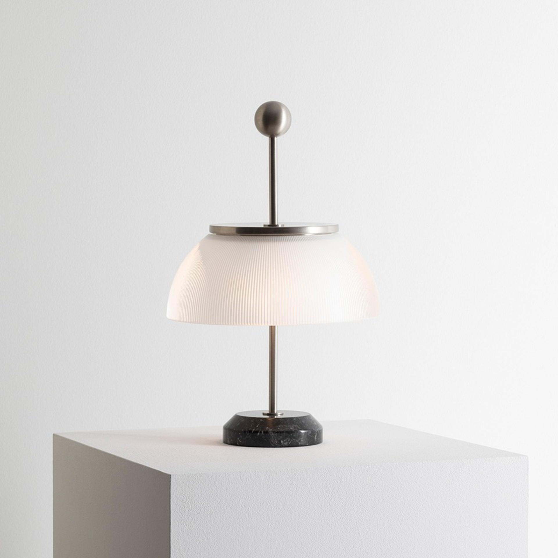 Levně Artemide stolní lampa Alfa E14 2x6W Design Collection