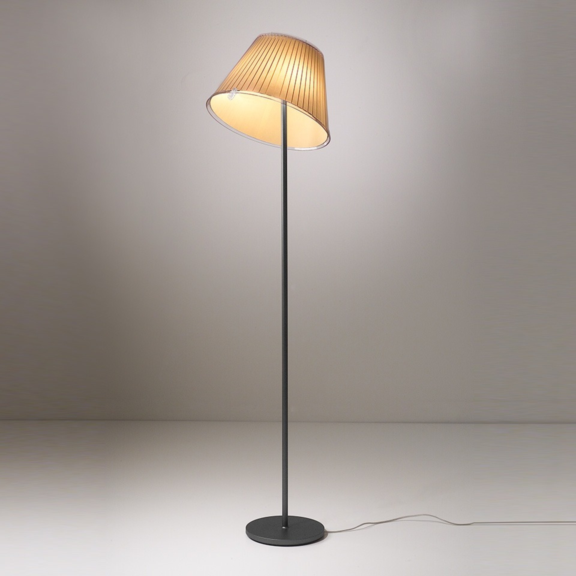 Levně Artemide stojací lampa Choose Floor E27 2x max 12 W pergamen/šedá antracit