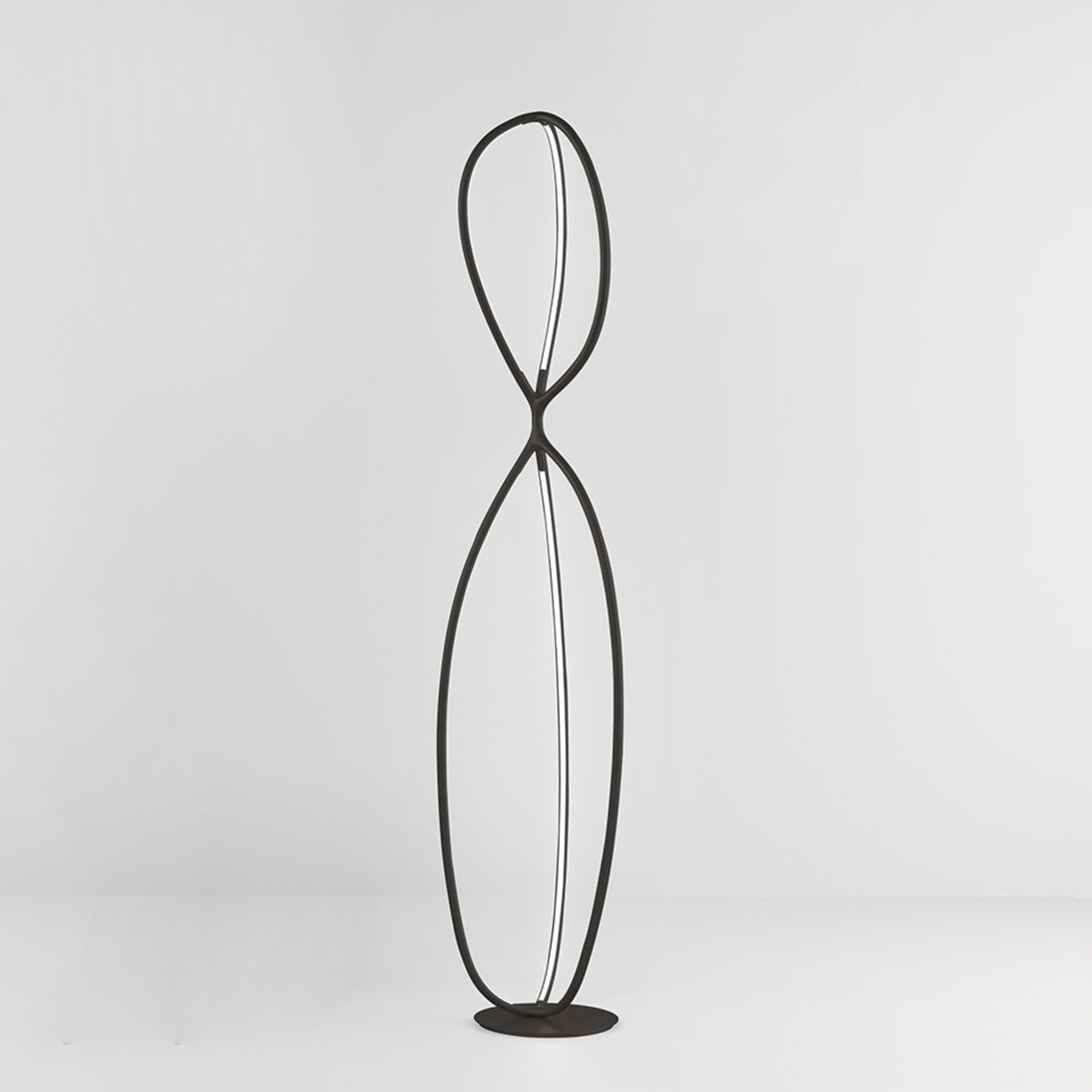 Levně Artemide stojací svítidlo Arrival 77 W 3000K stmívatelné černé APP