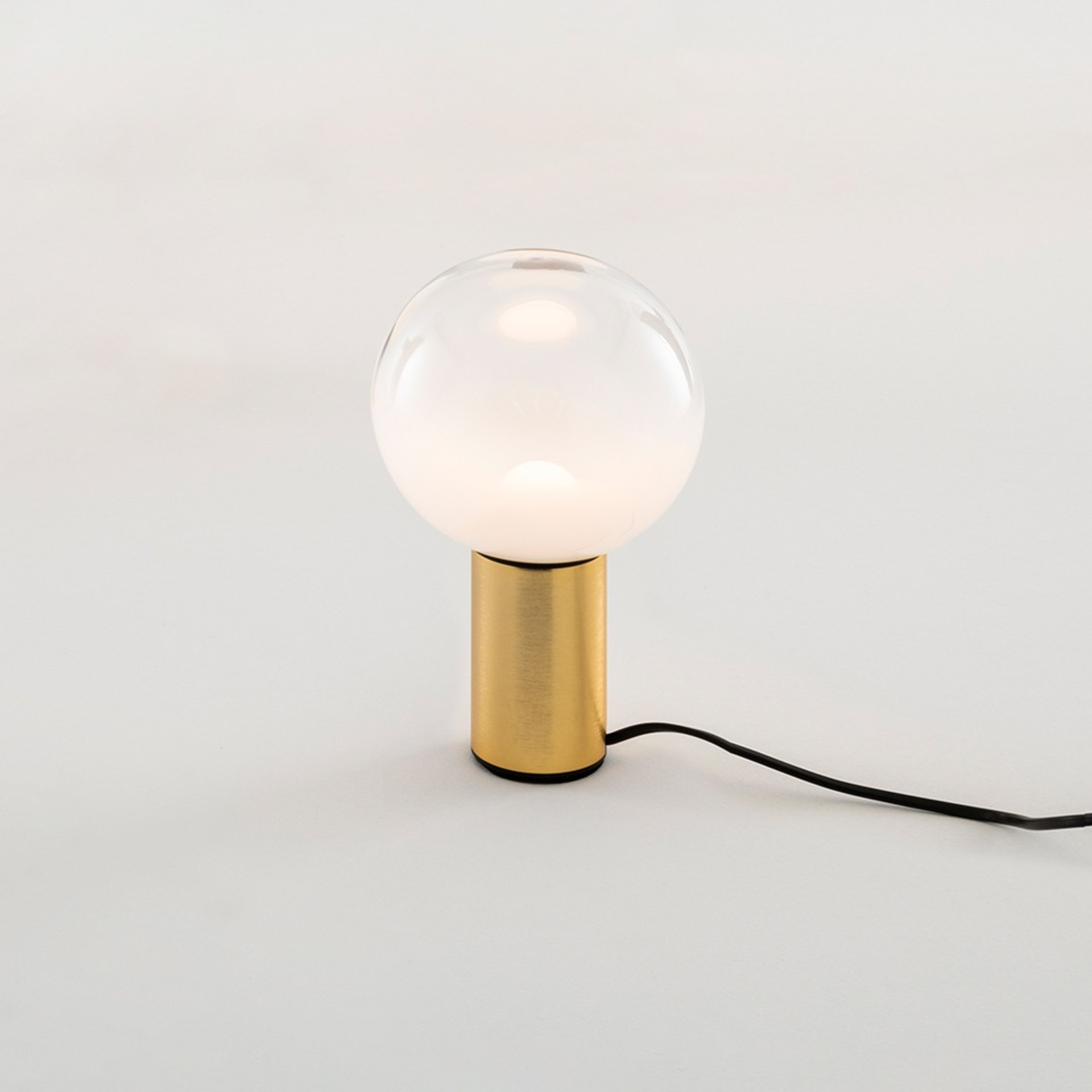 Levně Artemide stolní lampa Laguna 16 E14 8W matná mosaz