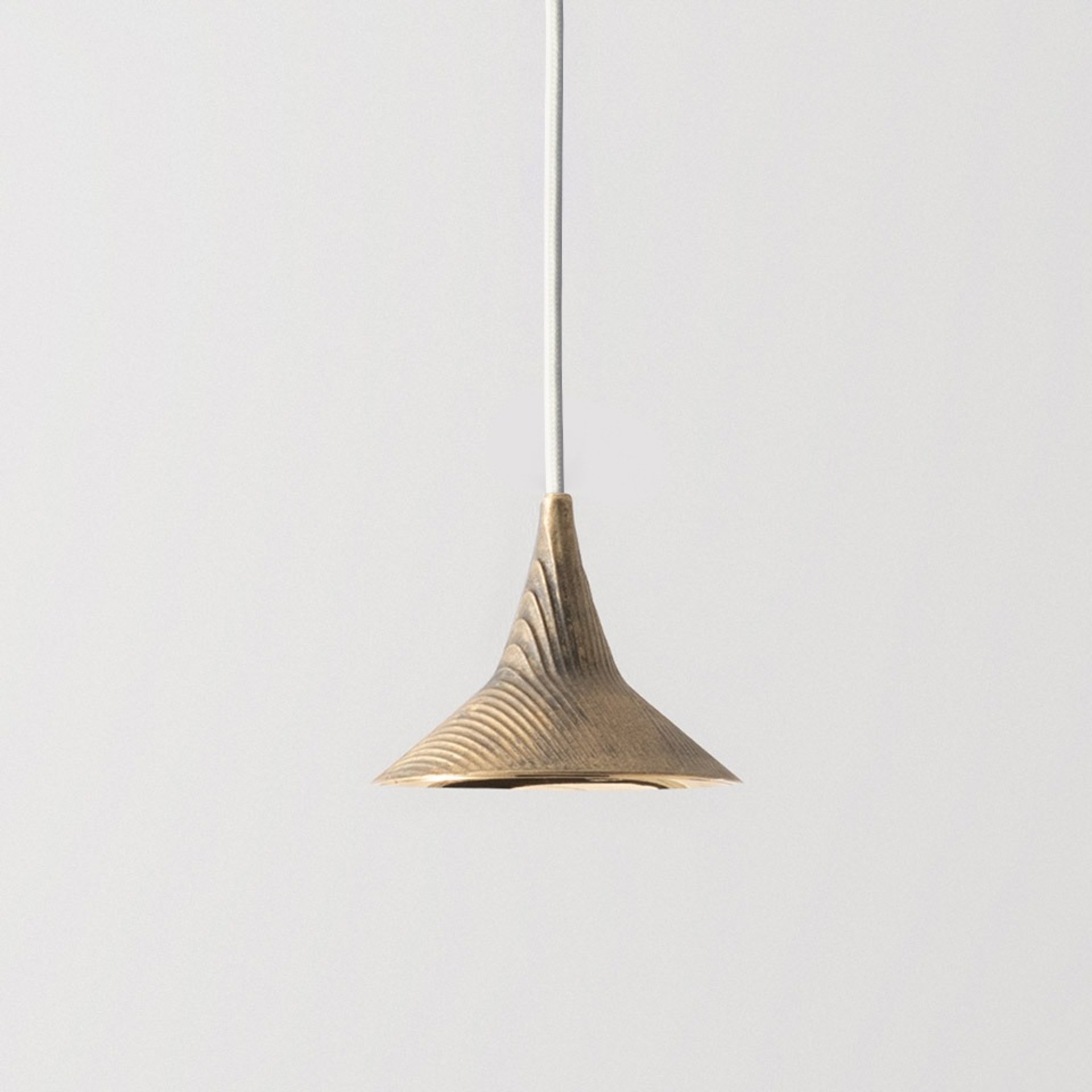 Levně Artemide závěsné svítidlo Unterlinden 7,5 W 220-240 V 2700K mosaz