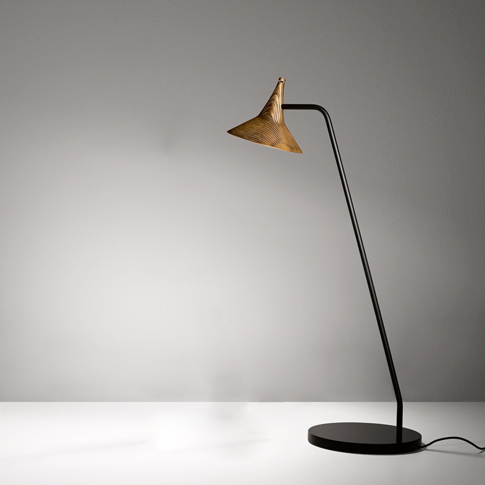 Levně Artemide stolní lampa Unterlinden Design Collection 9 W 2700K mosaz stmívatelná