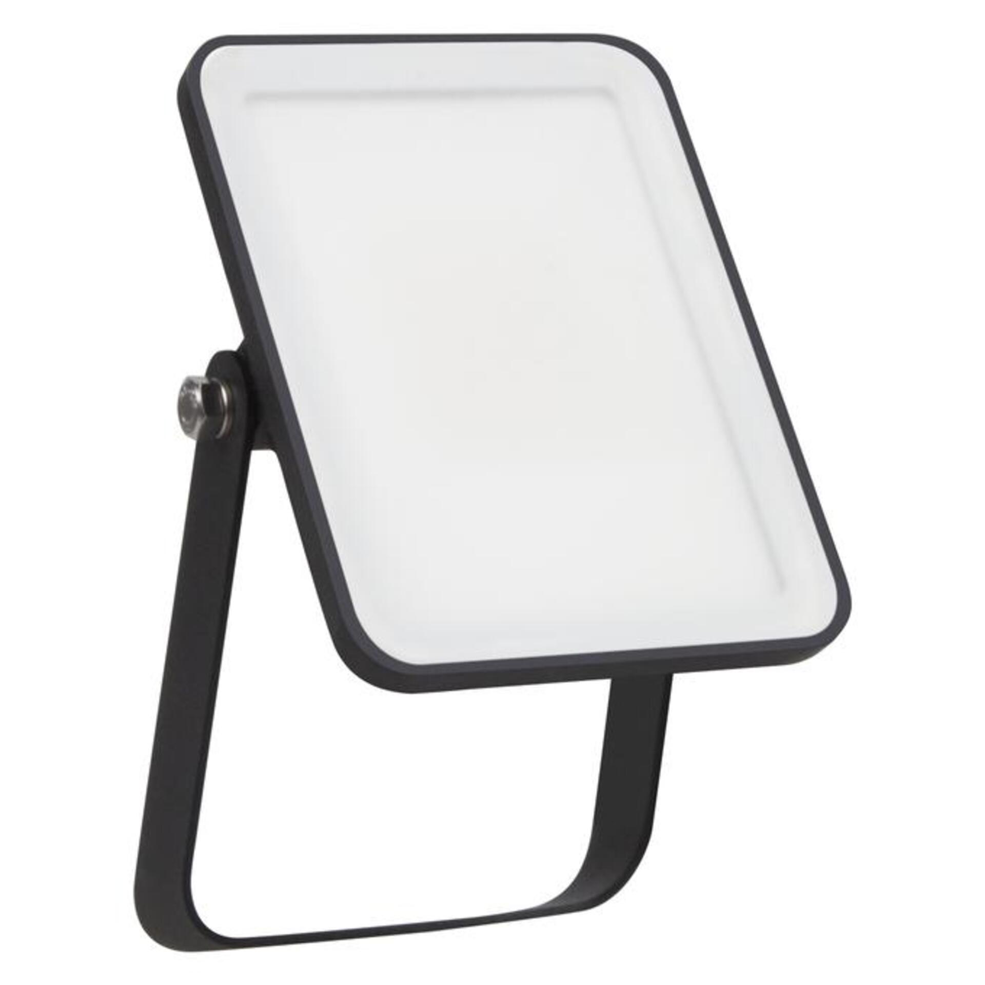 Levně LEDVANCE LED reflektor Essential 10 W 4000 K IP65