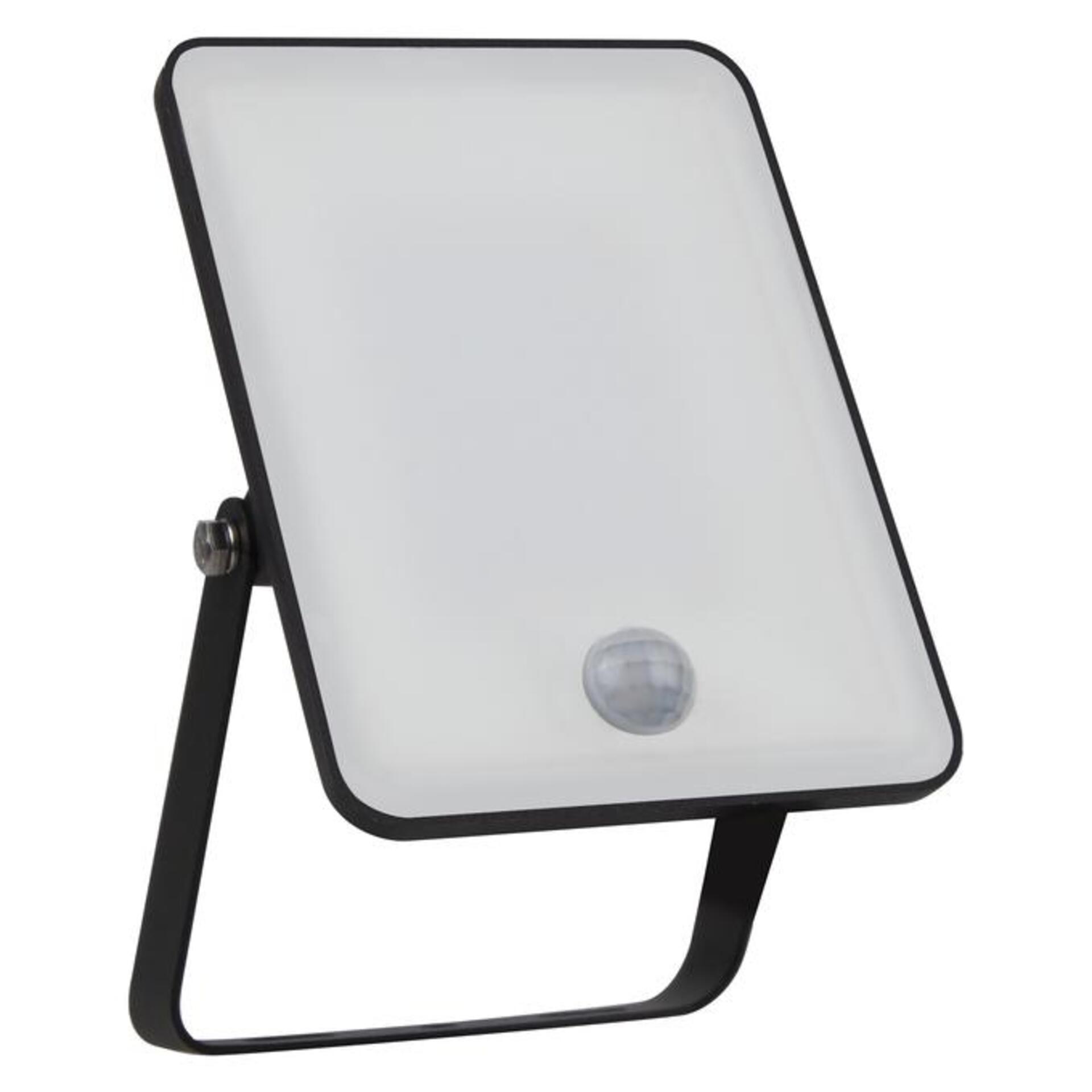 Levně LEDVANCE LED reflektor Essential Sensor 20 W 3000 K s pohybovým čidlem