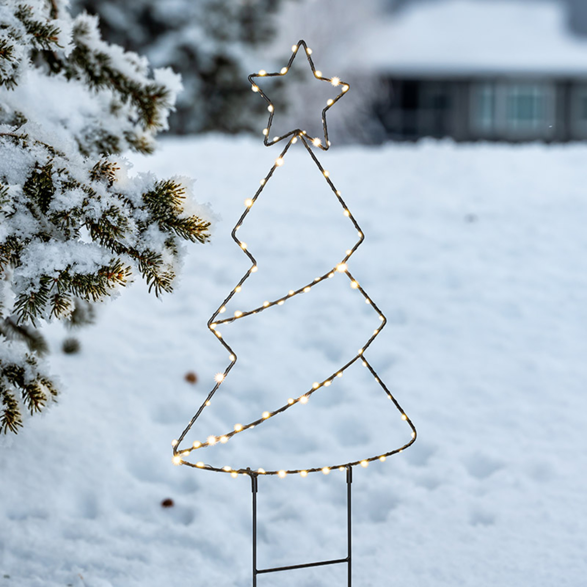 Levně Solight LED venkovní dekorace vánoční stromeček, 85x LED, časovač, 68cm, 3x AA 1V290