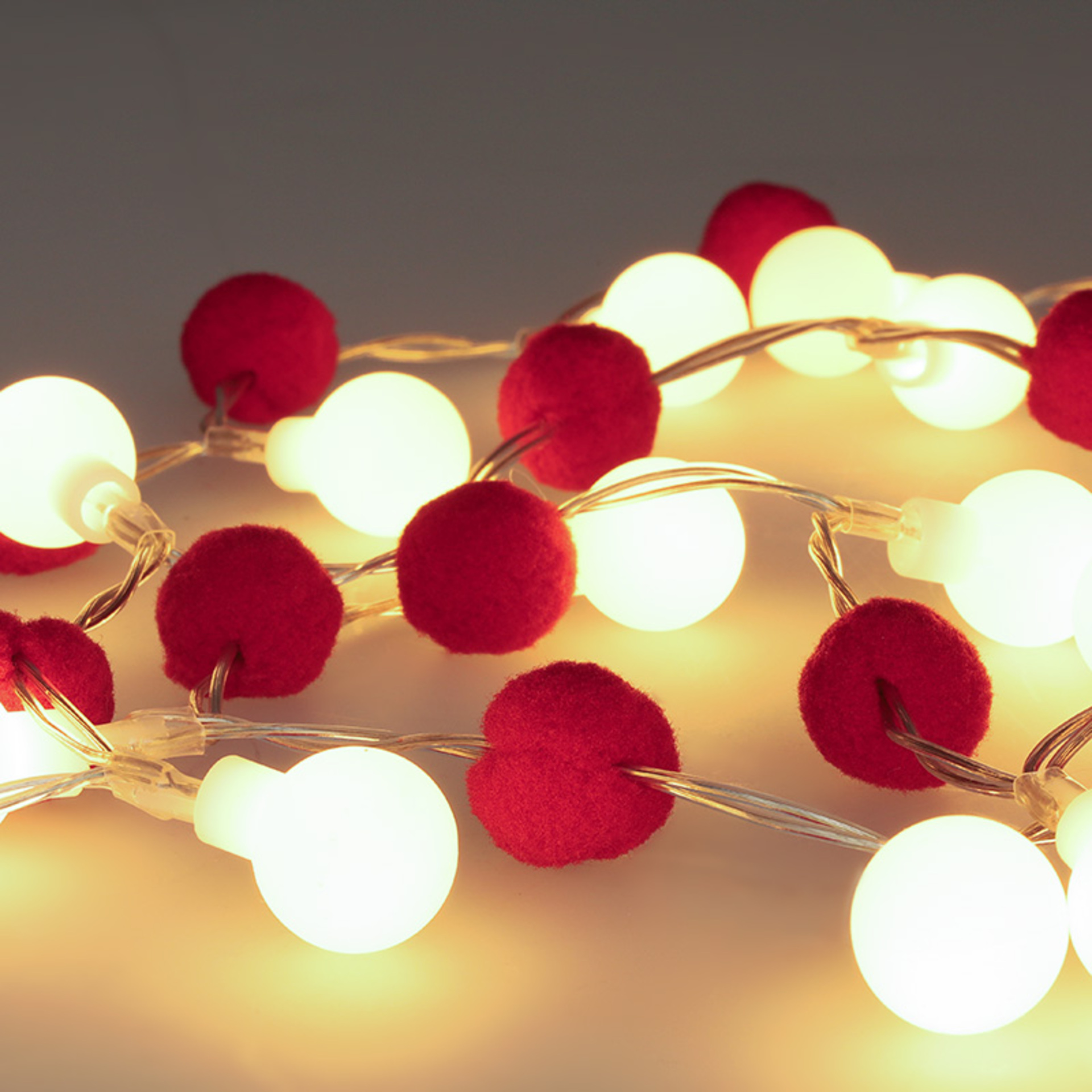 Levně Solight LED vánoční řetízek červená-bílá, 20x LED, 1,5m, 2xAA 1V292