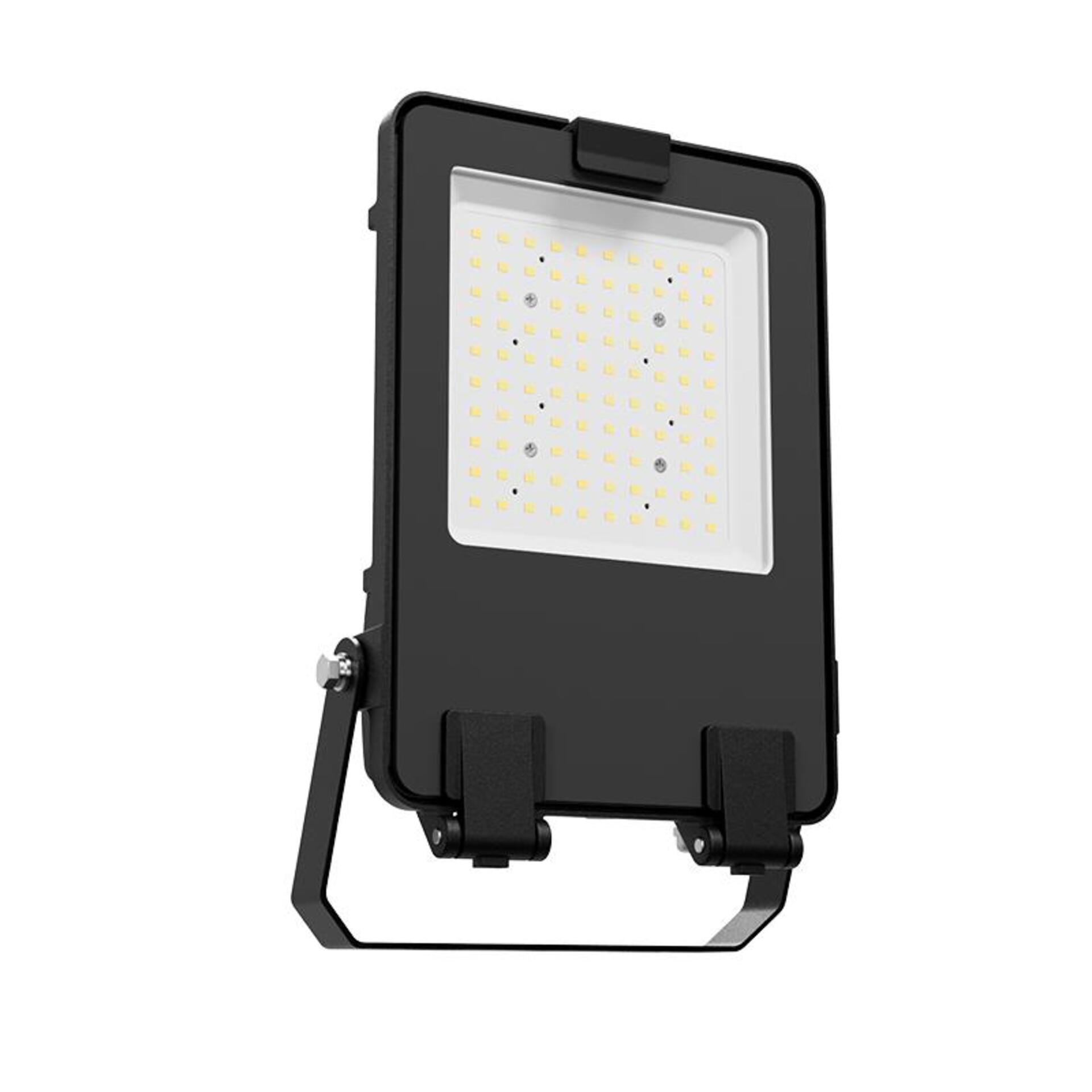 Levně ACA Lighting LED reflektor 50W 100-277V Ra70 7750lm 110° tvrzené sklo 5let záruka IP66 IK08 3000K VADER5030