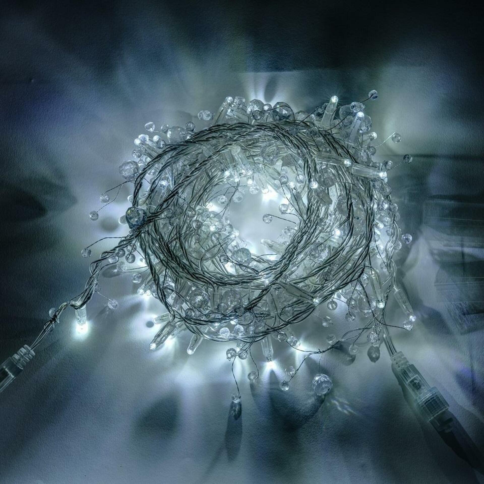 DecoLED Světelný řetěz s krystalky, 8 m, 80 ledově bílých diod