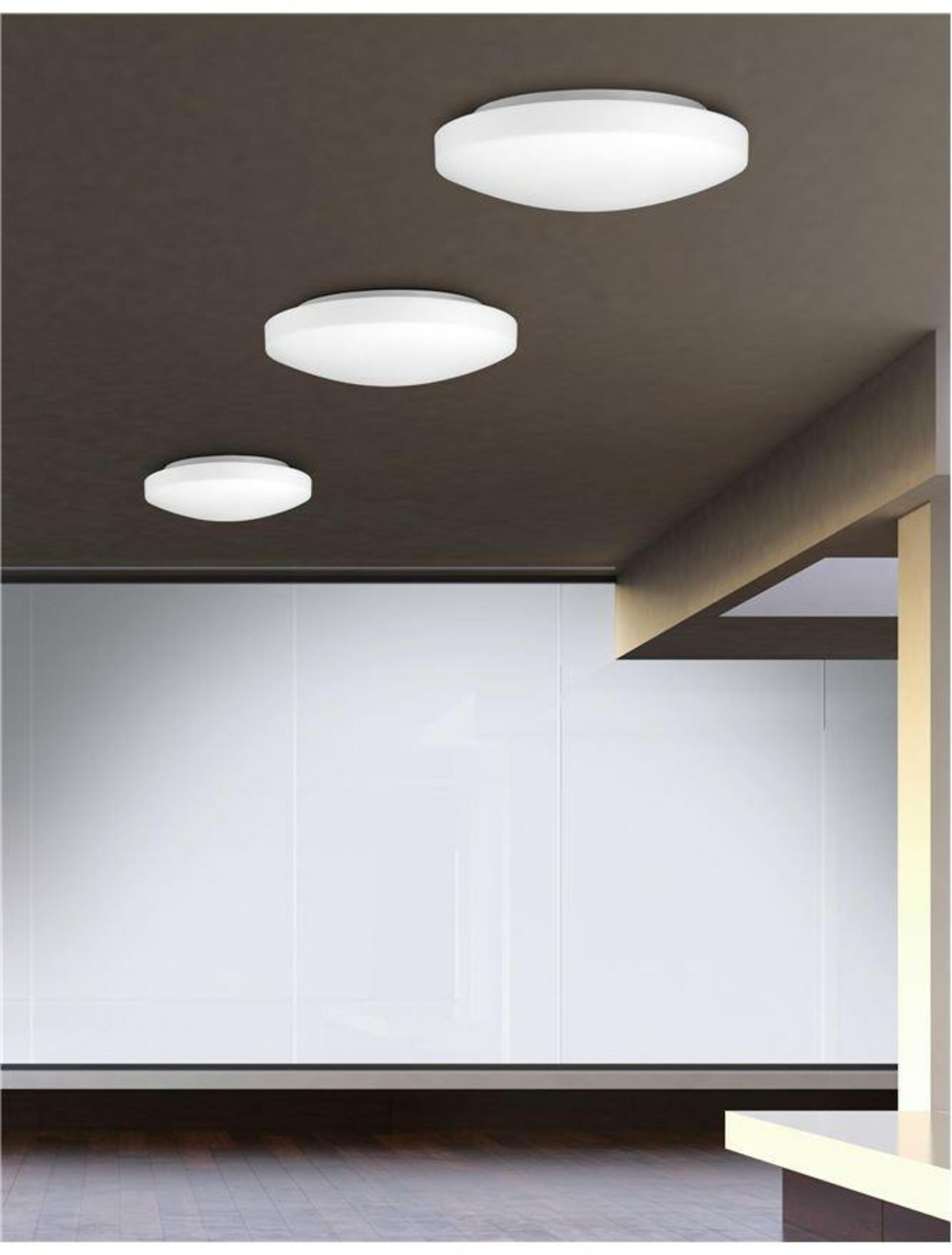 Nova Luce Klasické koupelnové stropní svítidlo Ivi z bílého opálového skla - 1 x 60 W, pr. 260 x 70 mm NV 6100521