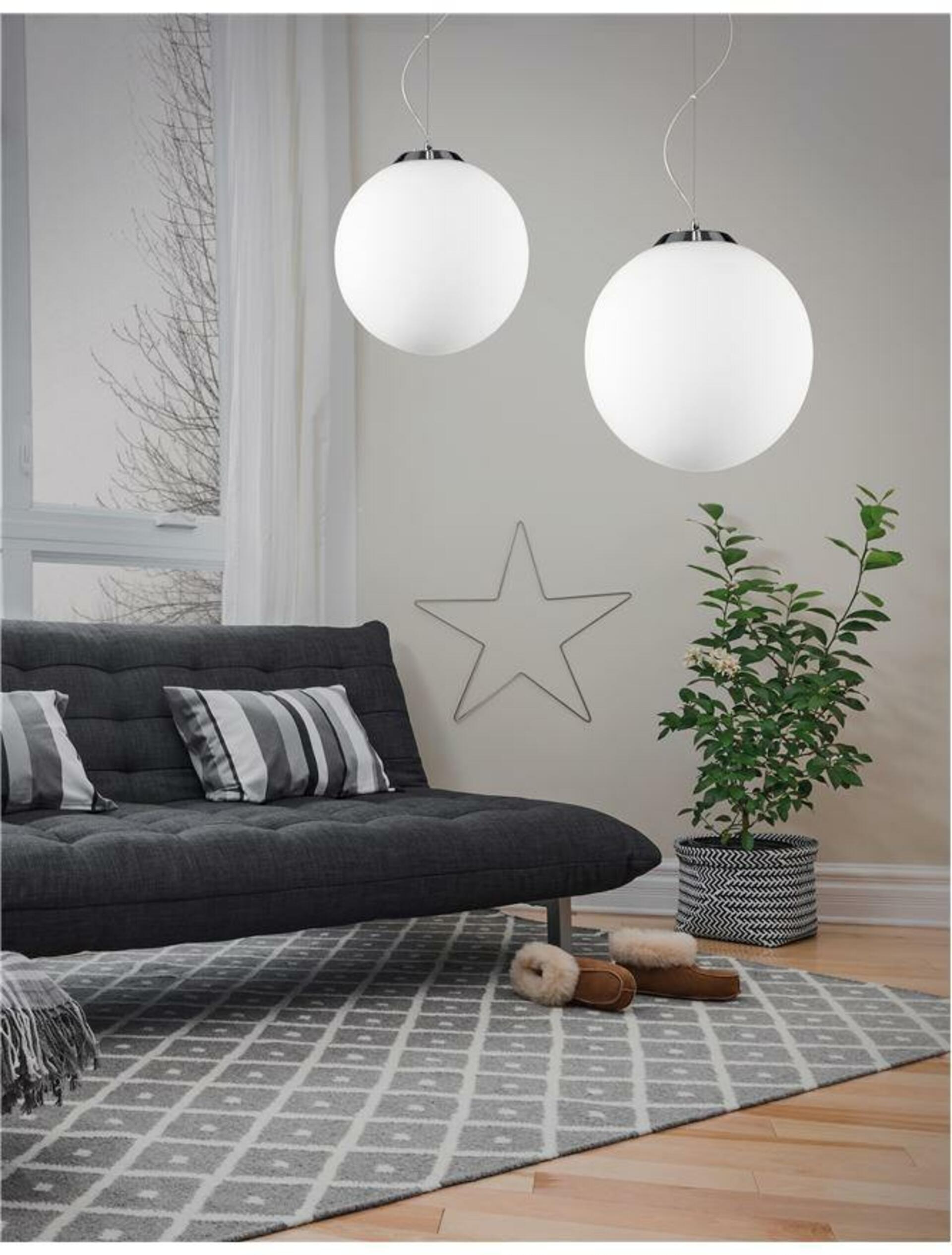Nova Luce Stylové závěsné svítidlo Nevoso v kombinaci chromu a opálového skla - 1 x 60 W, pr. 300 mm NV 620421