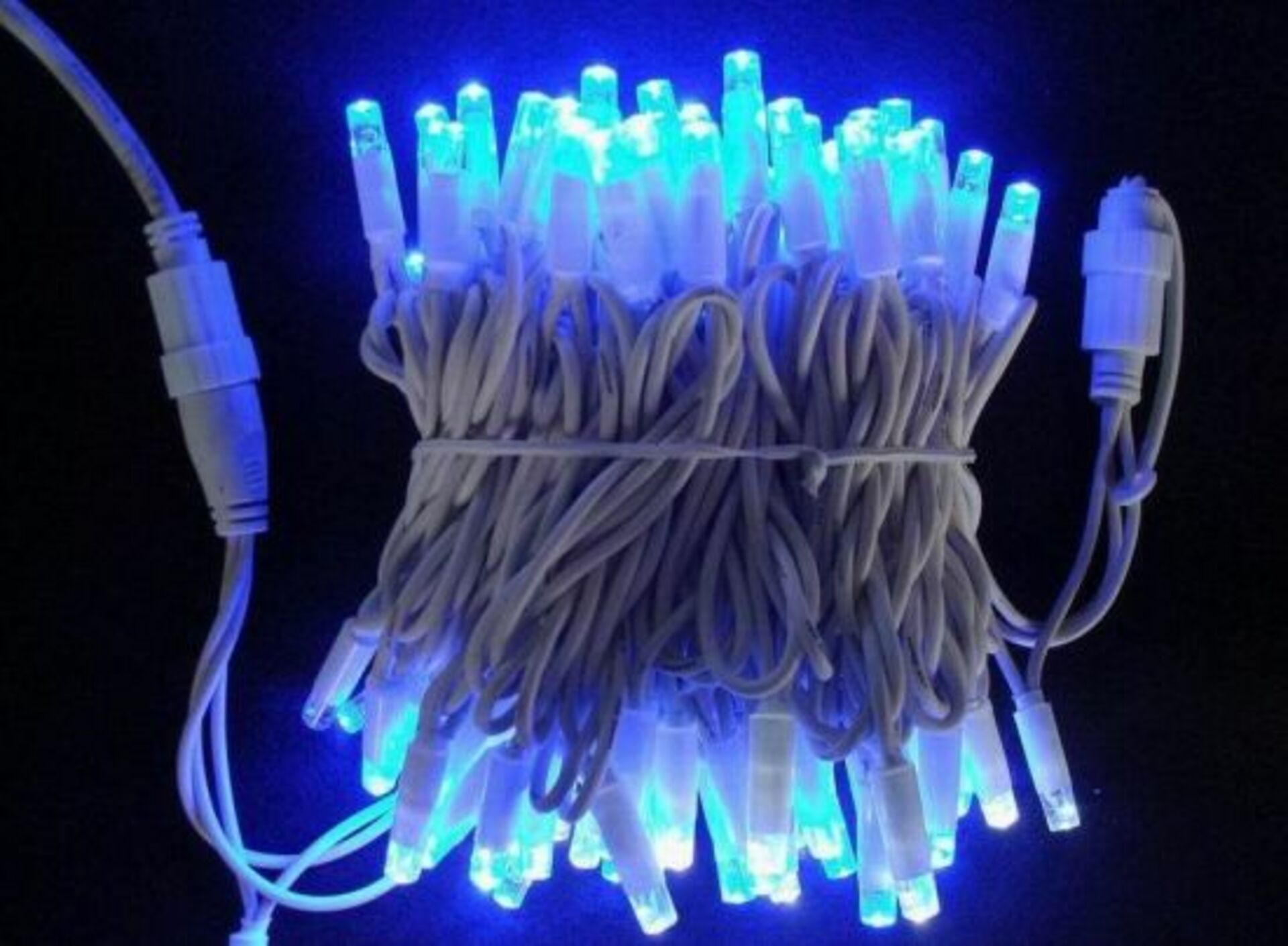 Levně S.O.S. dekorace LED světelný řetěz vnitřní - 18m, modrá, 180 diod, bílý kabel