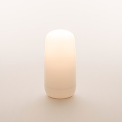 Artemide stolní svítidlo Gople Portable 2,4 W 2700K stmívatelné USB-C