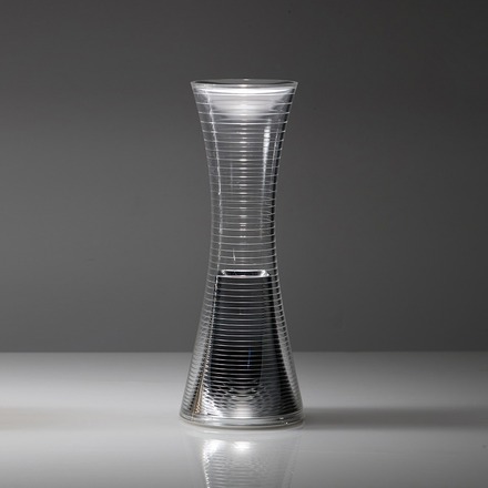 Artemide stolní LED svítidlo Come Together 2,4 W 2700K Design Collection nabíjecí hliník