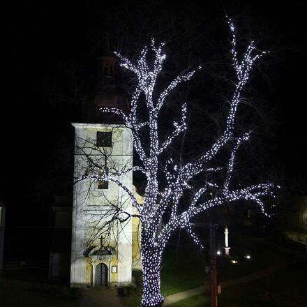 LED světelný řetěz 5m, ledově bílá, 60 diod, IP67