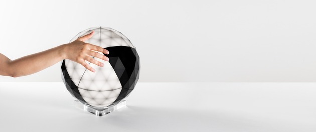 Artemide stolní LED svítidlo Huara 47 W 3000K stmívatelné