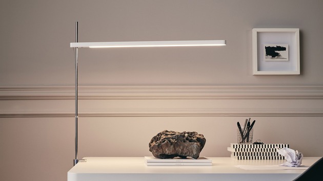 Artemide stolní LED lampa Talak Professional 12 W 3000K stmívatelná s úchytem na desku