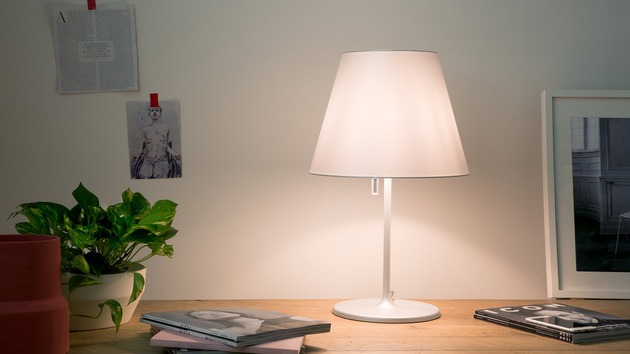 Artemide stolní lampa Melampo Notte E14 max 6 W šedá