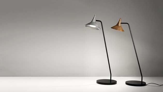 Artemide stolní LED lampa Unterlinden 9 W 2700K stmívatelná hliník