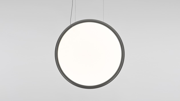 Artemide závěsné svítidlo Discovery Vertical 70 RGBW 42 W stmívatelné černé