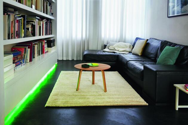 Philips 70102/31/P6 Lightstrip LED pásek 5m 1x17W 450lm RGB krokové stmívání + ovladač IP20, transparentní