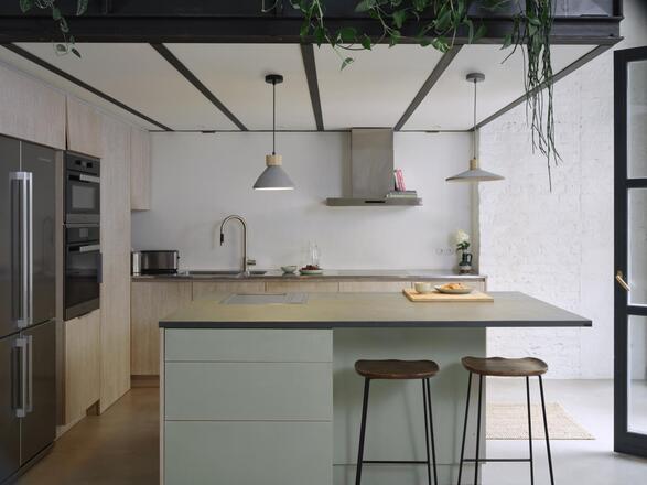 LEDVANCE závěsné svítidlo Concrete Wood 320 mm E27 tmavá šedá 4058075838321