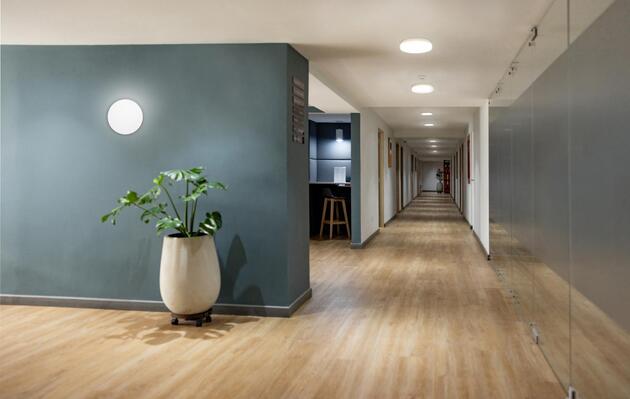 LEDVANCE stropní pohybové do podhledu čidlo DALI-2, 10-22,5 V, detekce 40×5 m, úhel 360°