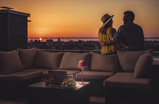 LEDVANCE LED venkovní stolní lampa Endura Style CCT USB magenta 4099854185380