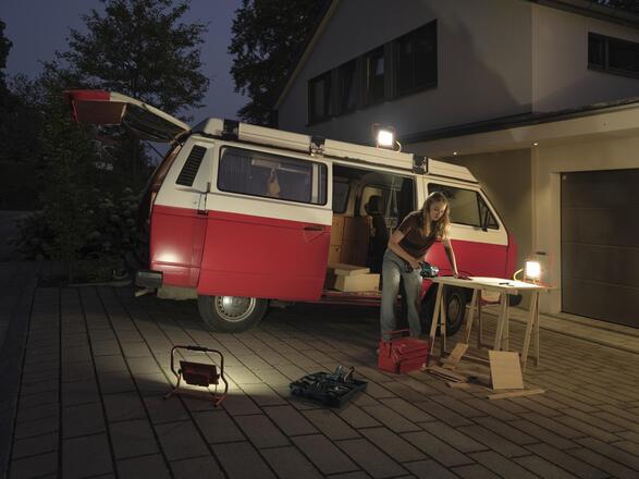 LEDVANCE LED pracovní reflektor R-Stand 30 W 4000 K akumulátorový