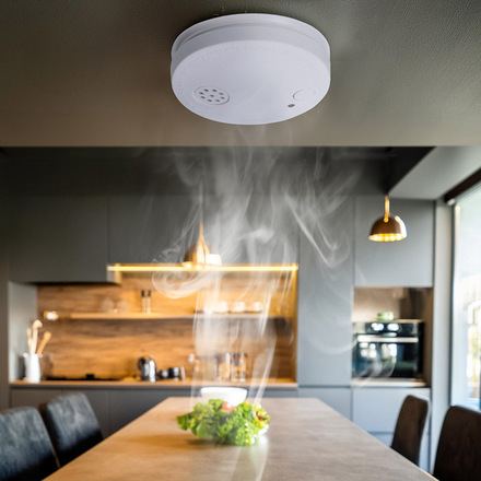 Solight detektor kouře + alarm, 85dB, bílý + 9V baterie 1D33