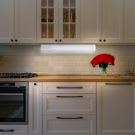 Solight LED kuchyňské svítidlo, 2x zásuvka, vypínač, 10W, 4100K, 51cm WO213