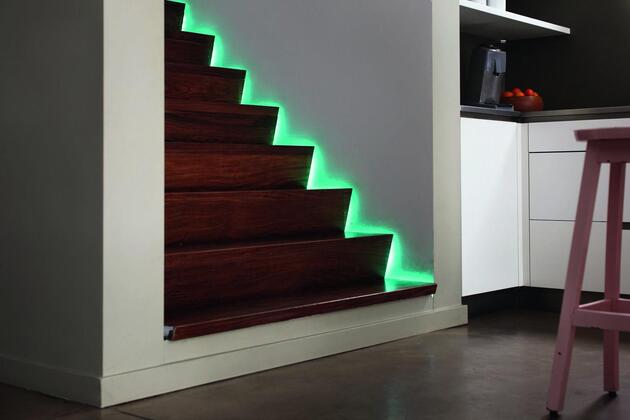 Philips 70102/31/P6 Lightstrip LED pásek 5m 1x17W 450lm RGB krokové stmívání + ovladač IP20, transparentní