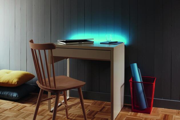 Philips 70101/31/P6 Lightstrip LED pásek 2m 1x8W 180lm RGB krokové stmívání IP20, transparentní