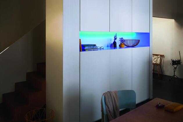 Philips 70101/31/P6 Lightstrip LED pásek 2m 1x8W 180lm RGB krokové stmívání IP20, transparentní