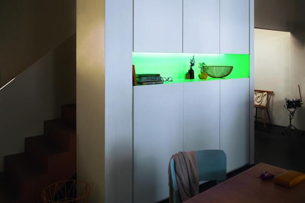 Philips 70101/31/P6 Lightstrip LED pásek 2m 1x8W 180lm RGB krokové stmívání IP20, transparentní
