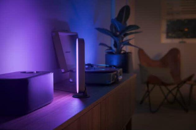 Hue LED White and Color Ambiance Stolní svítidlo Philips Play základní set 78201/30/P7 černý 2200K-6500K RGB