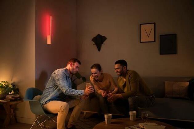 Hue Bluetooth LED White and Color Ambiance Nástěnné svítidlo Philips Liane 8719514343443 bílé 2000K-6500K RGB