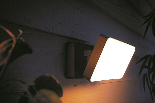 Hue LED White Venkovní nástěnný reflektor Philips Welcome 8719514382763 20,5W 2600lm 2700K IP44 24V černý, stmívatelný