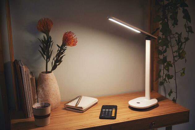 Philips Ivory stolní LED lampa 1x5W 130lm 2700/3600/5000K IP20 USB, krokové stmívání, bílá