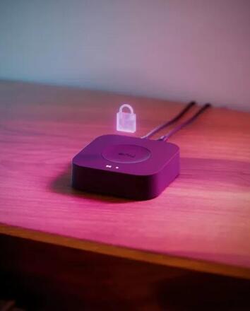 Philips Hue Bridge Pro centrální hub Wi-Fi/Zigbee/Bluetooth/Matter, pro 150 světel