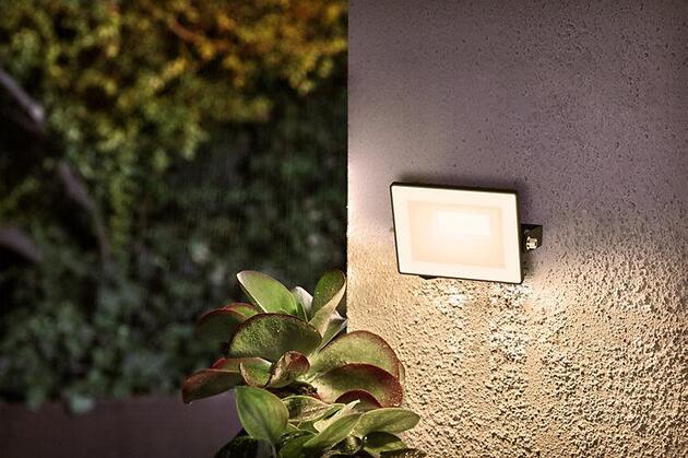 Philips Lois flood BL 10W 30K HV Venkovní reflektor LED 10W 950lm 3000K IP65, černý