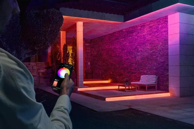 Philips Hue Flux venkovní světelný pás 5m EU 2200-6500K RGB