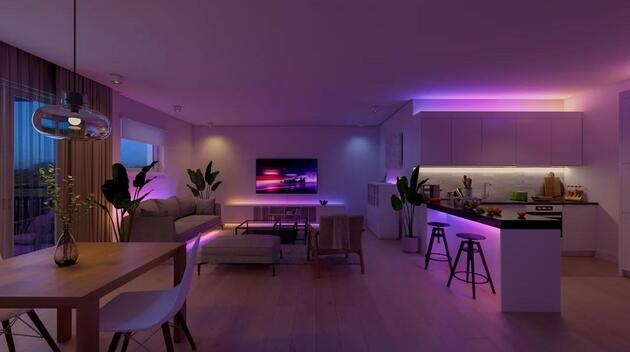 Philips Hue Essential světelný pás 5m EU 2200-6500K RGB