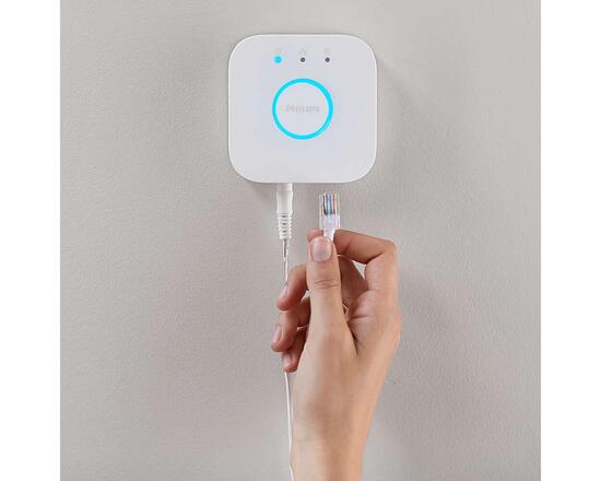 Philips Hue Essential WCA 806 žárovka 460 2x E27, 8W, 806lm, 2200-6500K RGB, ovladač, bridge