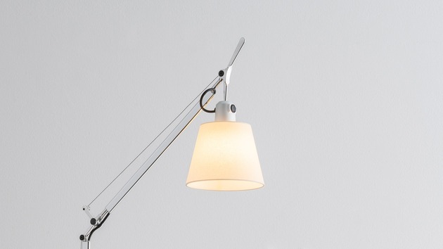 Artemide stojací lampa Tolomeo Basculante Reading Floor E27 8 W 220-240 V pergamenový difuzor bez podstavce