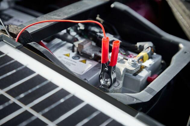 OSRAM BATTERYcharge SOLAR 10W solární udržovač autobaterií až do 0,56A (18V) 1ks OSP1000