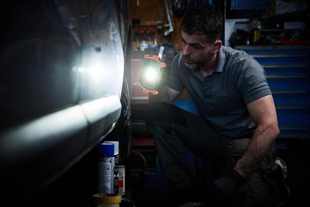 OSRAM LEDinspect FLOODLIGHT 600 ESSENTIAL nabíjecí pracovní reflektor s powerbankou LEDIL434ESN