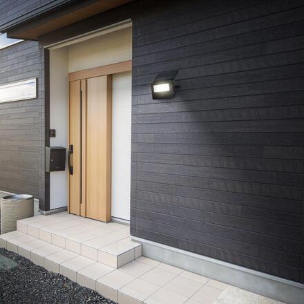 BRILONER Solární LED venkovní nástěnné svítidlo vč. IR senzoru, černé, 5W, 400 lm, sklo/plast 3856015