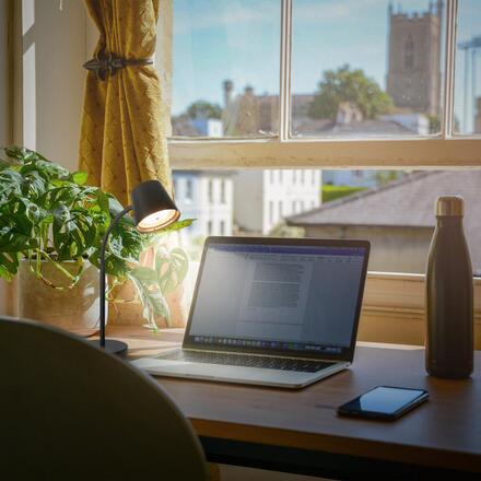 BRILONER Biwo LED bezdrátová stolní lampička, stmívatelná, nastavitelná, černá 7502015