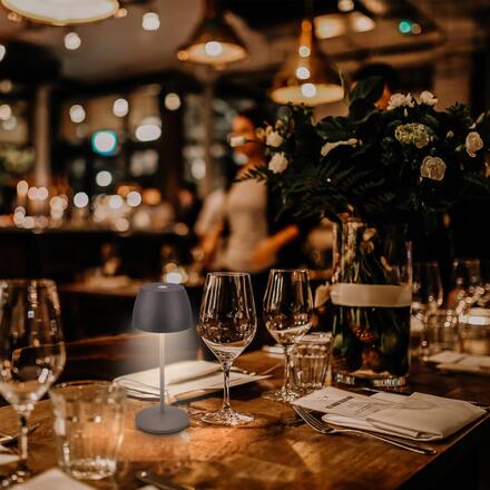 BRILONER Serina Mini LED stolní lampička bezdrátová IP44, stmívatelné, s nabíjecí základnou, antracit 7504015