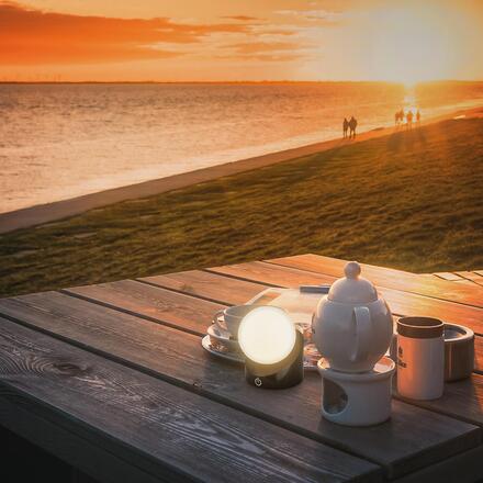 BRILONER Sora Mini LED stolní lampička bezdrátová IP54, stmívatelné, dotykový vypínač, černá 7561015